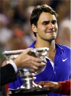 Federer no puede contener las lágrimas