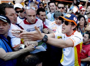 Fernando Alonso pierde los nervios ante su afición
